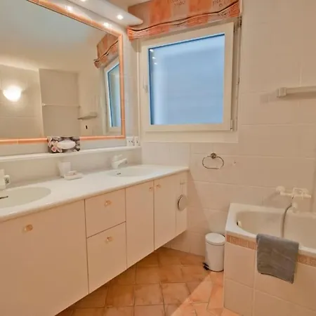 Apartment Lora, La Emeline *