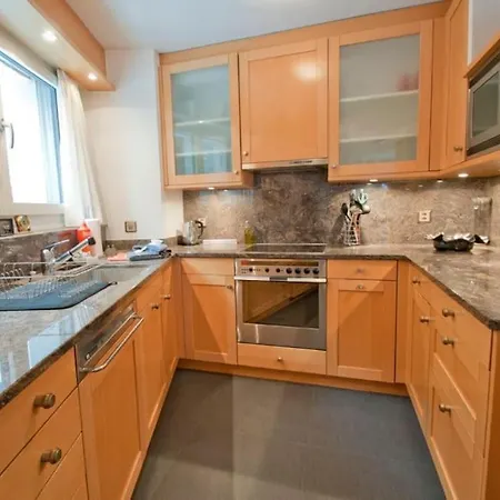 Lora, La Emeline Apartment