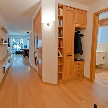 Lora, La Emeline Apartment *