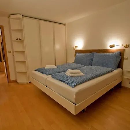 Lora, La Emeline Apartment